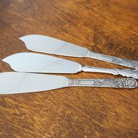 Vintage cake knives | Vintage silver tone cake knives  | Stainless steel cake knives | Ornate cake servers | Mismatched cake knives