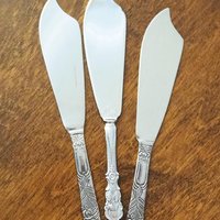 Vintage cake knives | Vintage silver tone cake knives  | Stainless steel cake knives | Ornate cake servers | Mismatched cake knives