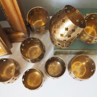 Set of nine vintage tealight candle holders | Brass tealight candleholders | Vintage brass votive candleholders | Brass tealight holders
