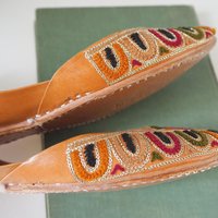 Vintage leather slippers | Embroidered leather slippers | Vintage leather slipper shoes | Indian slippers | Embroidered slippers | UK Size 4