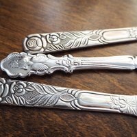 Vintage cake knives | Vintage silver tone cake knives  | Stainless steel cake knives | Ornate cake servers | Mismatched cake knives