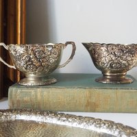Vintage creamer and sugar bowl set | Vintage silver plated creamer and sugar set | Vintage creamer and sugar bowl set