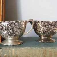 Vintage creamer and sugar bowl set | Vintage silver plated creamer and sugar set | Vintage creamer and sugar bowl set