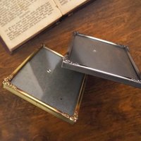 Set of two vintage photo frames | Brass photo frames 9x12 cm | Brass picture frames | Vintage brass picture frame set