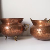 Set of two vintage copper planters | Mismatched copper planters | Round copper planters | Vintage copper planters | Hanging planter