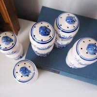 Set of five vintage ceramic spice jars | Blue Onion spice jars | Vintage ceramic spice jars | Blue and white spice jars | Made in Japan