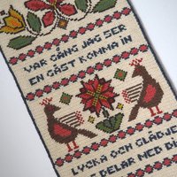 Vintage wall hanging | Scandinavian wall hanging | Swedish wall tapestry | Tvistsöm wall hanging | Wool embroidery | Welcome wall tapestry