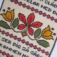 Vintage wall hanging | Scandinavian wall hanging | Swedish wall tapestry | Tvistsöm wall hanging | Wool embroidery | Welcome wall tapestry