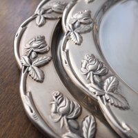 Set of two vintage alpacca silver plates | Alpacca silver platters | Vintage silver plates | Alpacca plate with roses | Floral silver plates