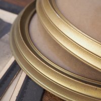 Set of two vintage picture frames | Oval photo frames | Vintage gold tone frames | Vintage photo frames