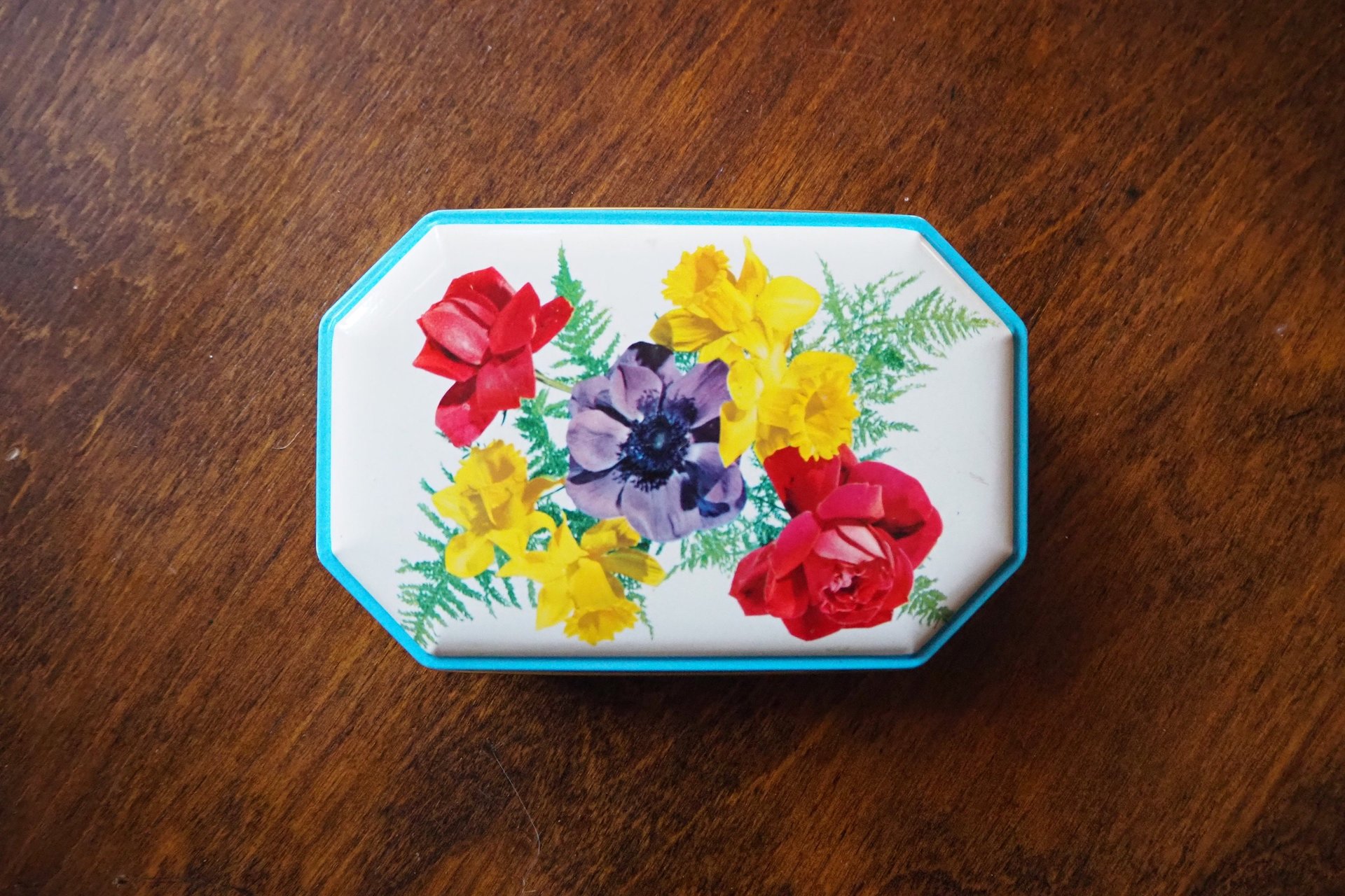 Vintage floral tin box | Floral tin box | Vintage storage box