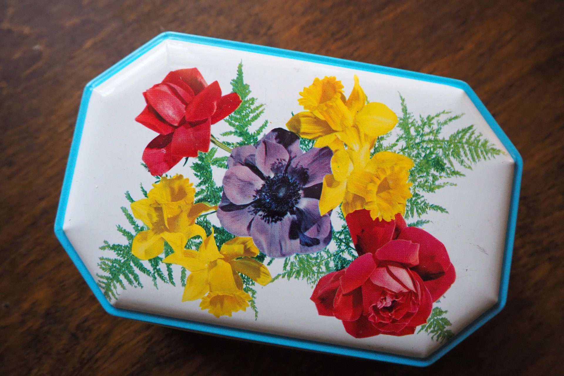Vintage floral tin box | Floral tin box | Vintage storage box