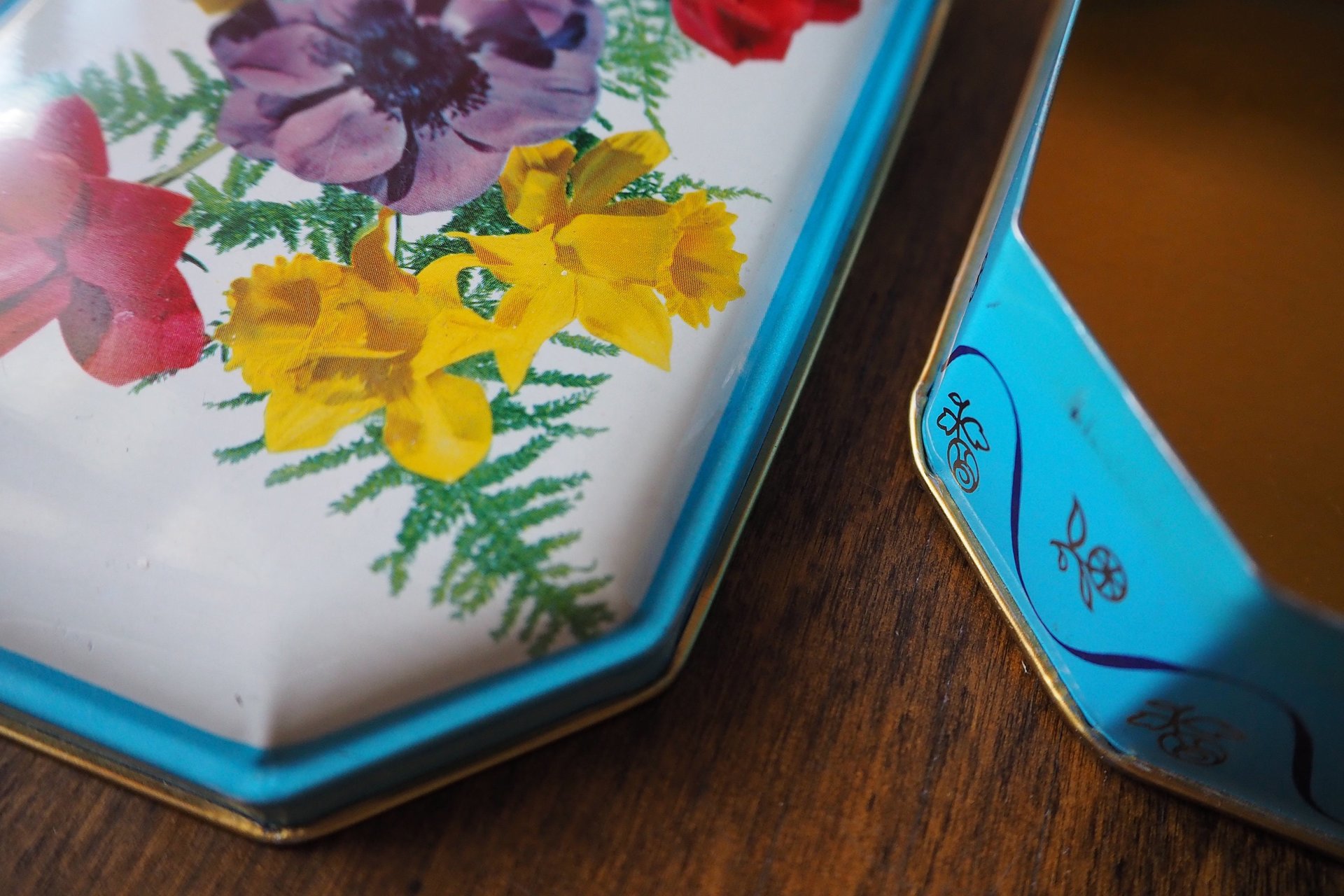 Vintage floral tin box | Floral tin box | Vintage storage box