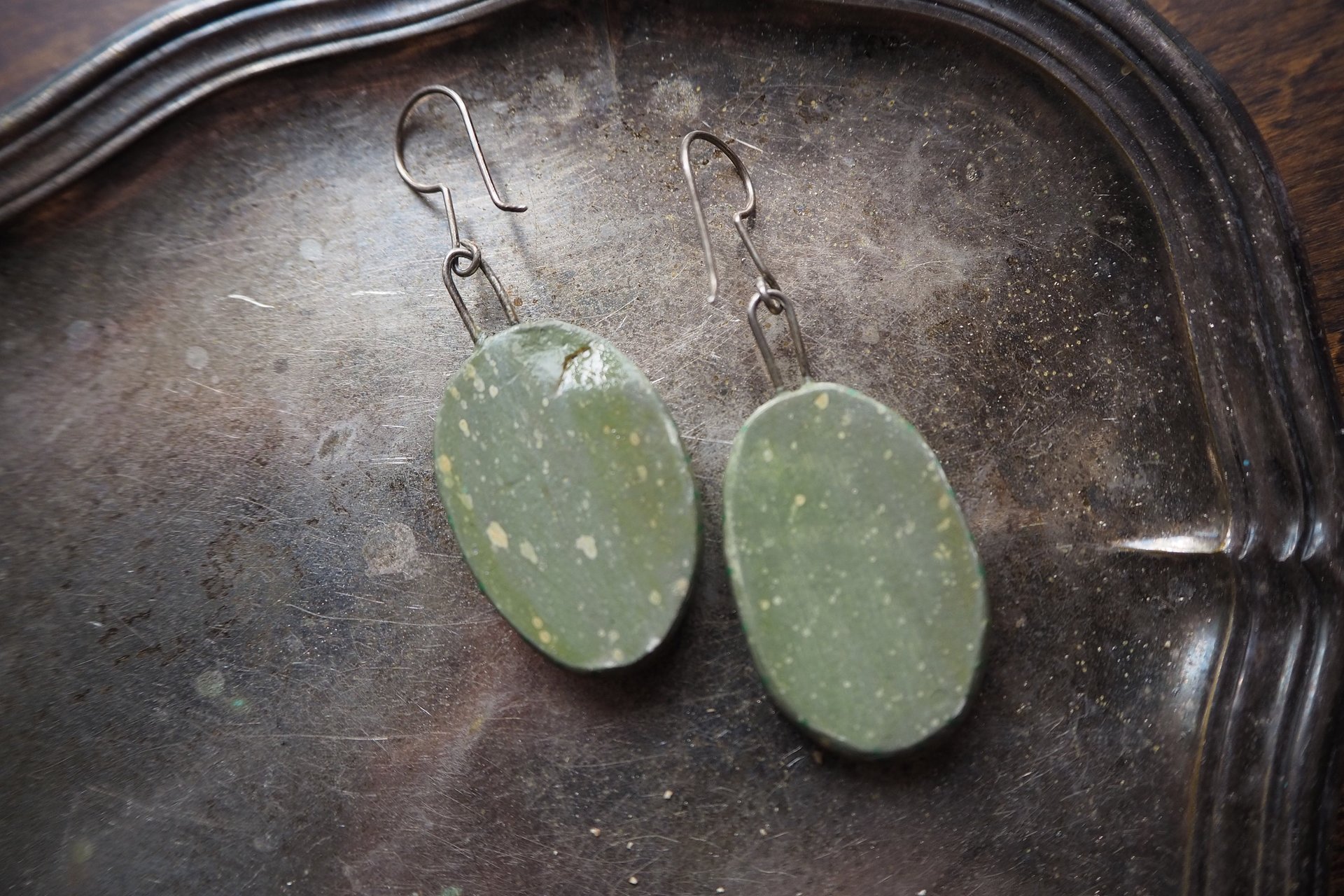 Vintage earrings | Green handpainted earrings | Ceramic dangle earrings