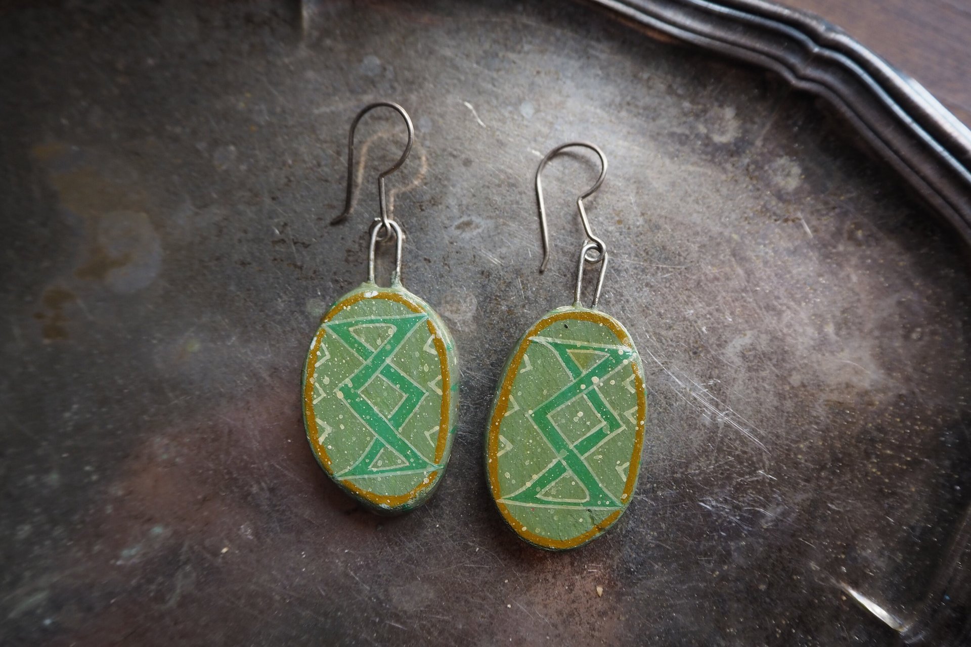 Vintage earrings | Green handpainted earrings | Ceramic dangle earrings