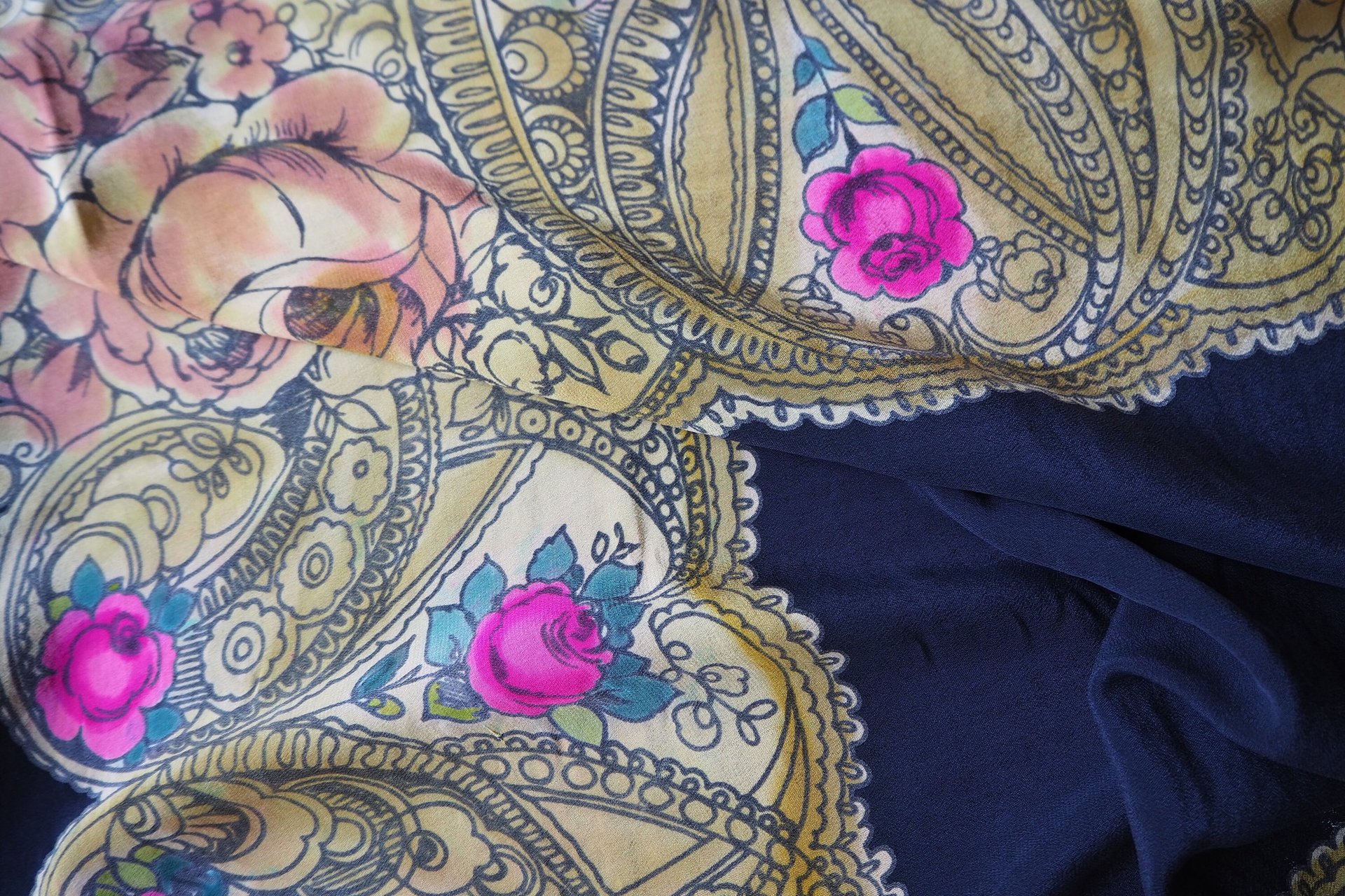 Vintage silk scarf | Silk scarf with roses | Large vintage silk scarf