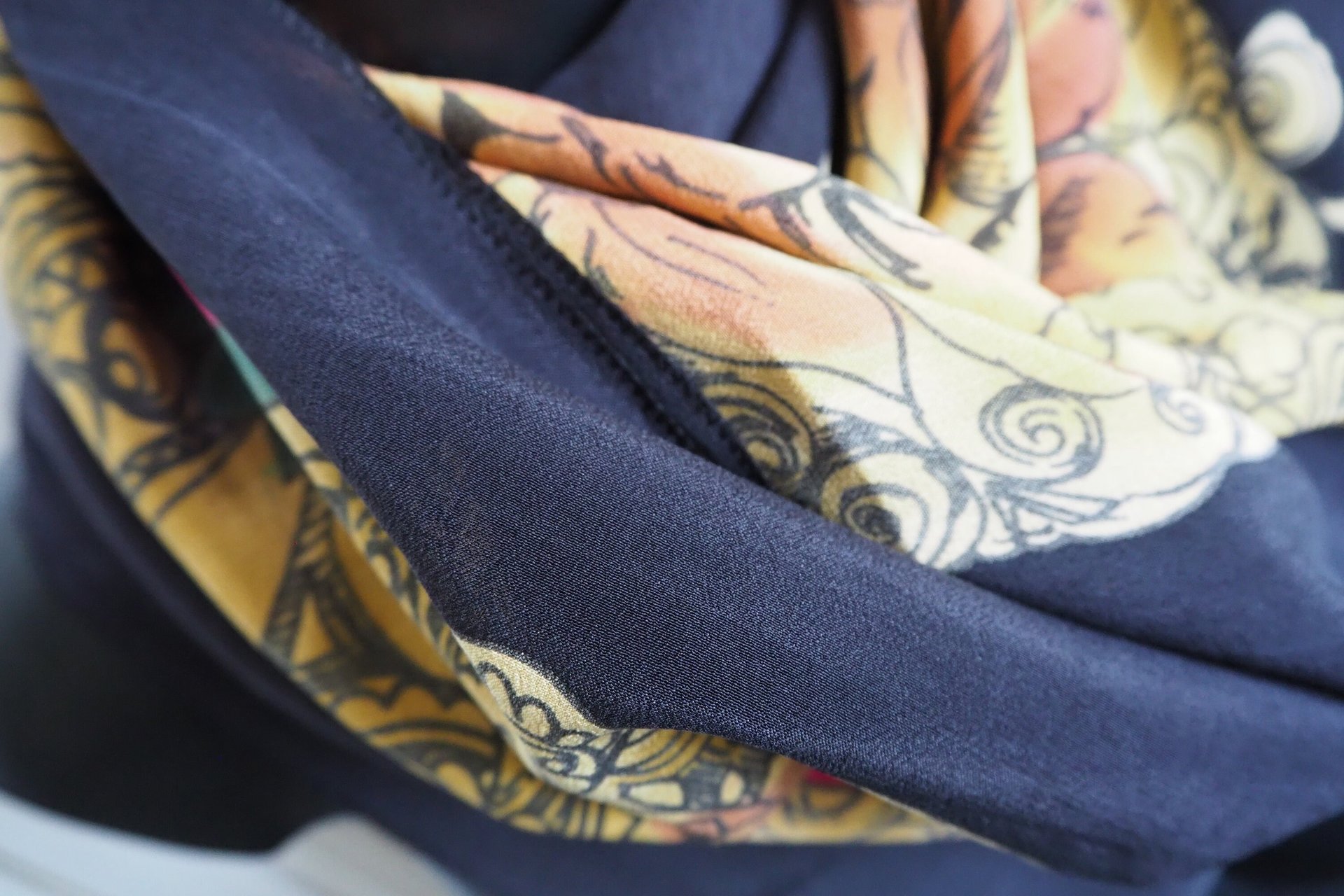 Vintage silk scarf | Silk scarf with roses | Large vintage silk scarf