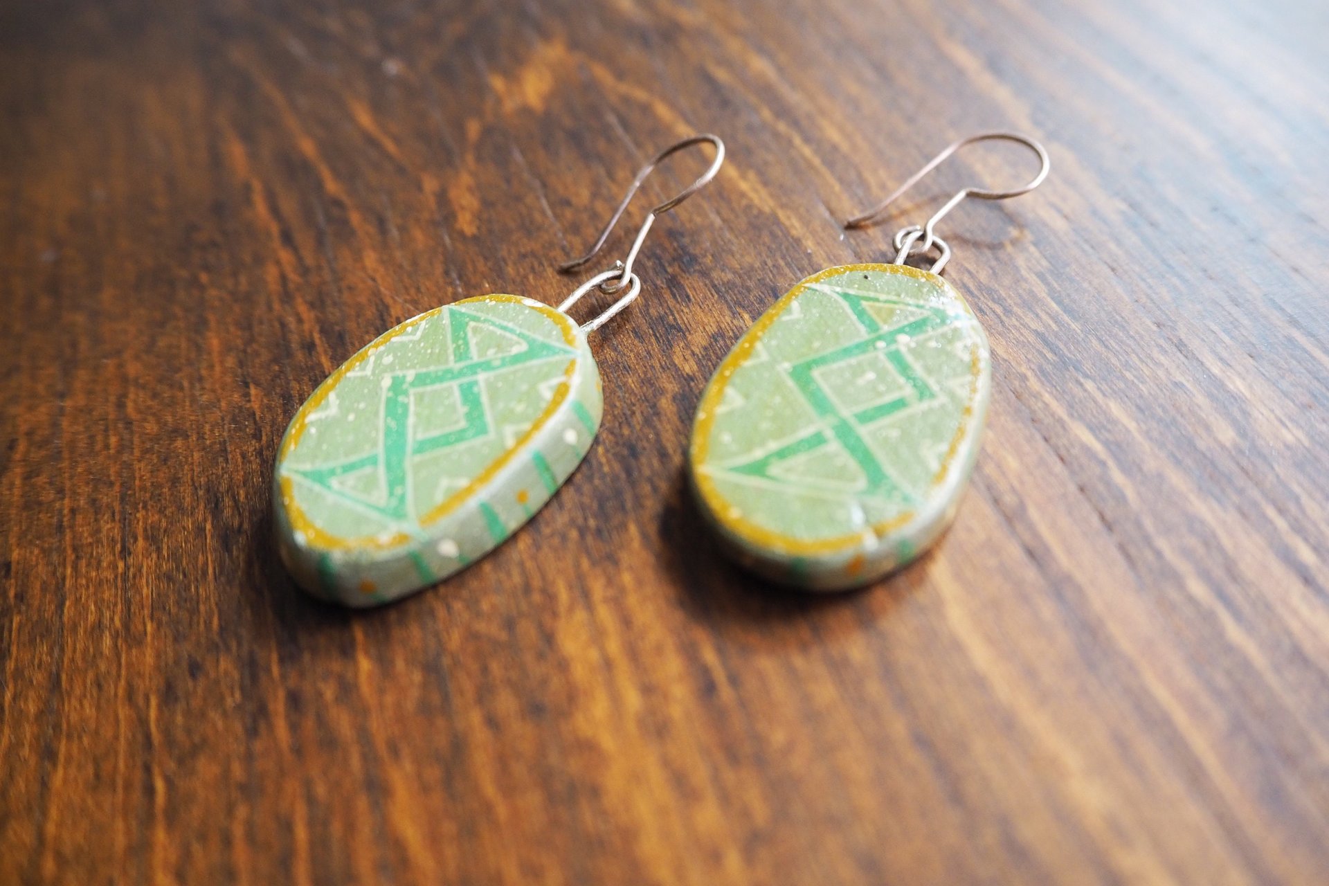Vintage earrings | Green handpainted earrings | Ceramic dangle earrings