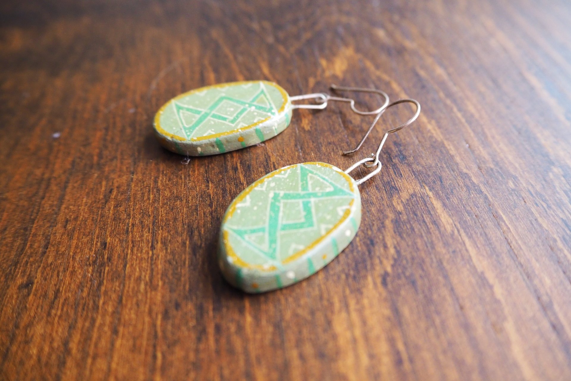 Vintage earrings | Green handpainted earrings | Ceramic dangle earrings