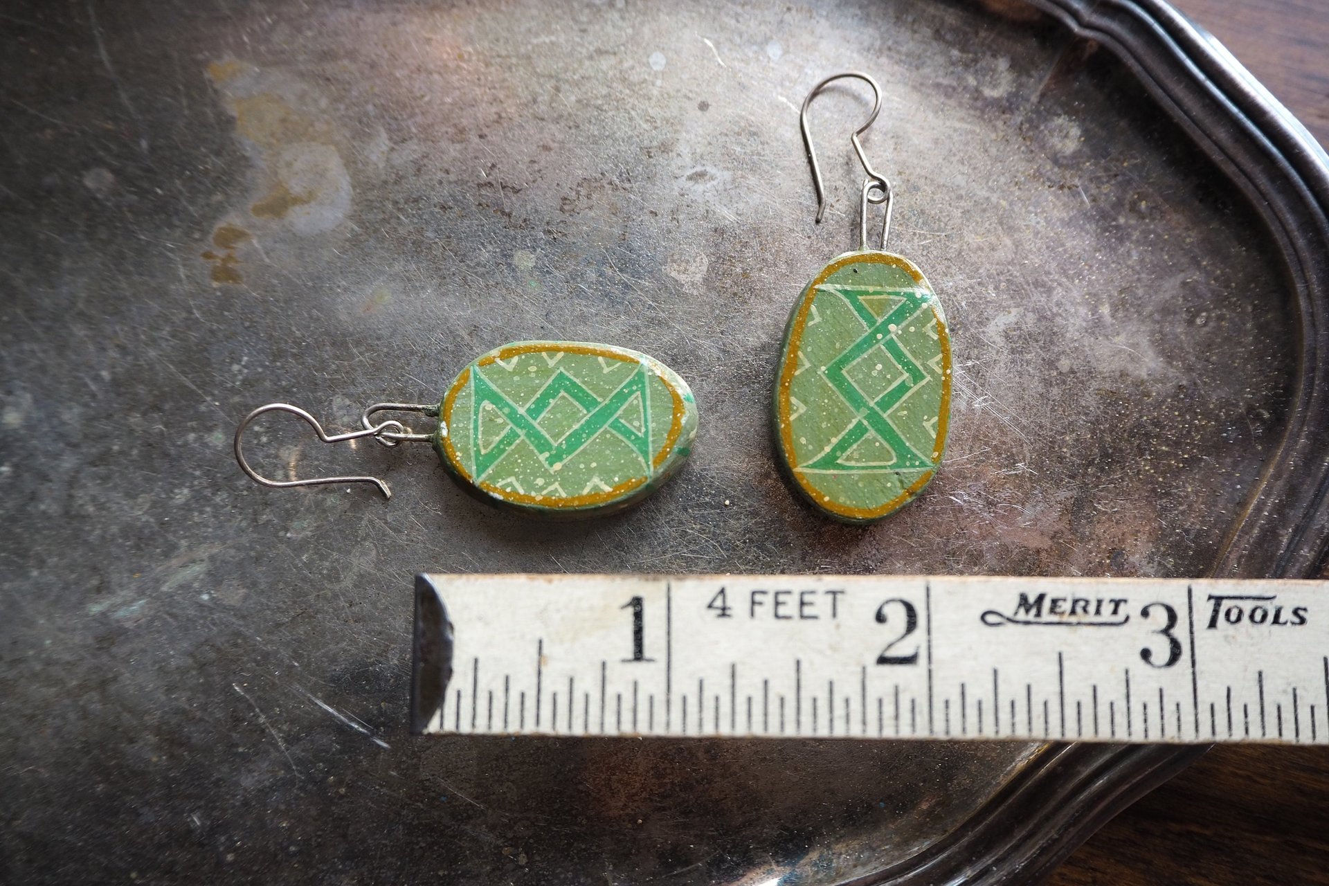 Vintage earrings | Green handpainted earrings | Ceramic dangle earrings