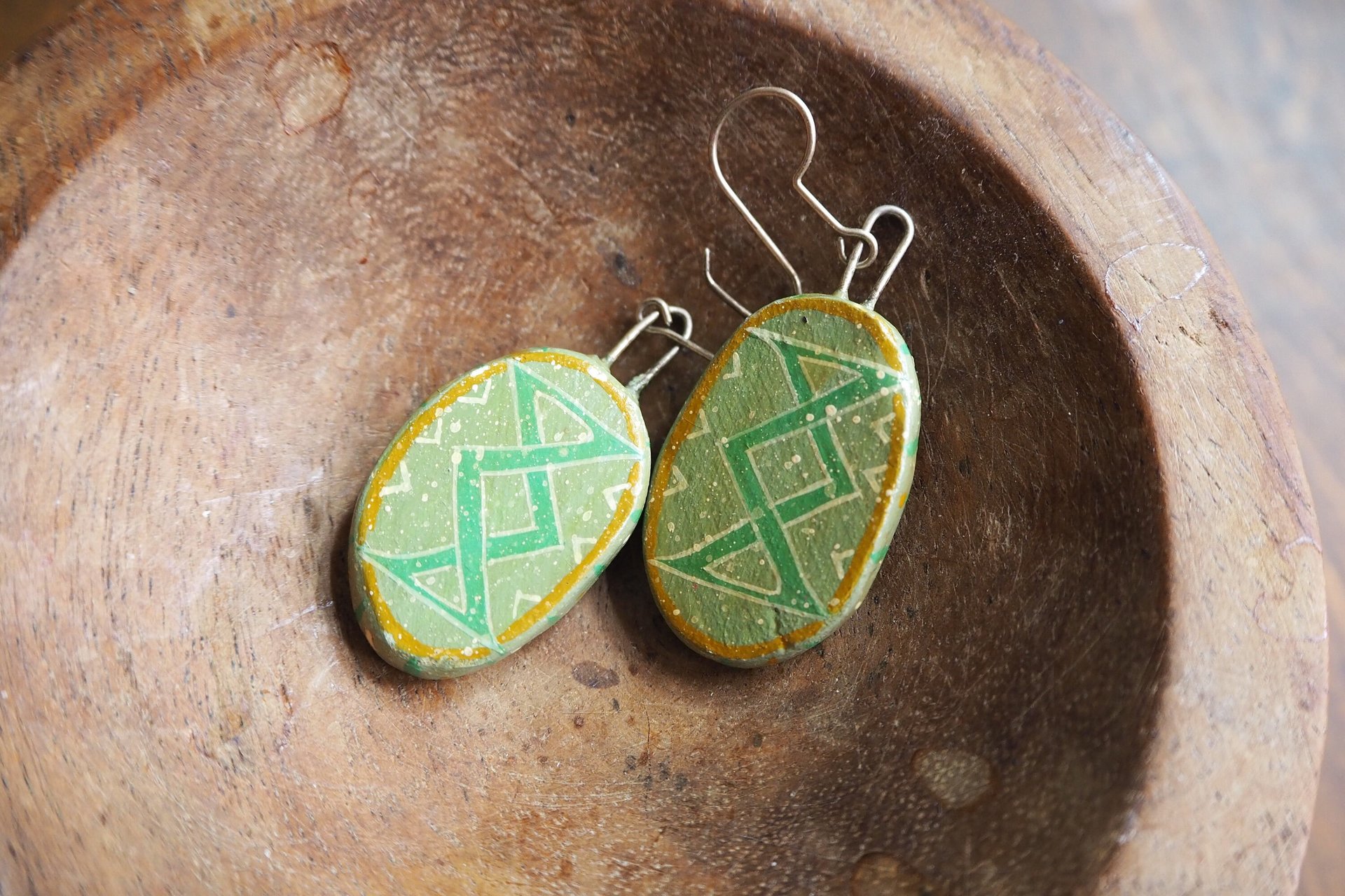 Vintage earrings | Green handpainted earrings | Ceramic dangle earrings