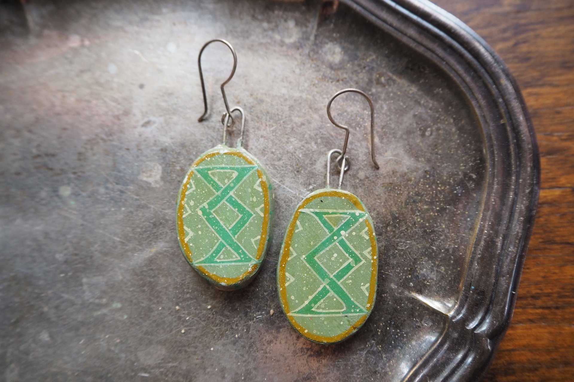 Vintage earrings | Green handpainted earrings | Ceramic dangle earrings