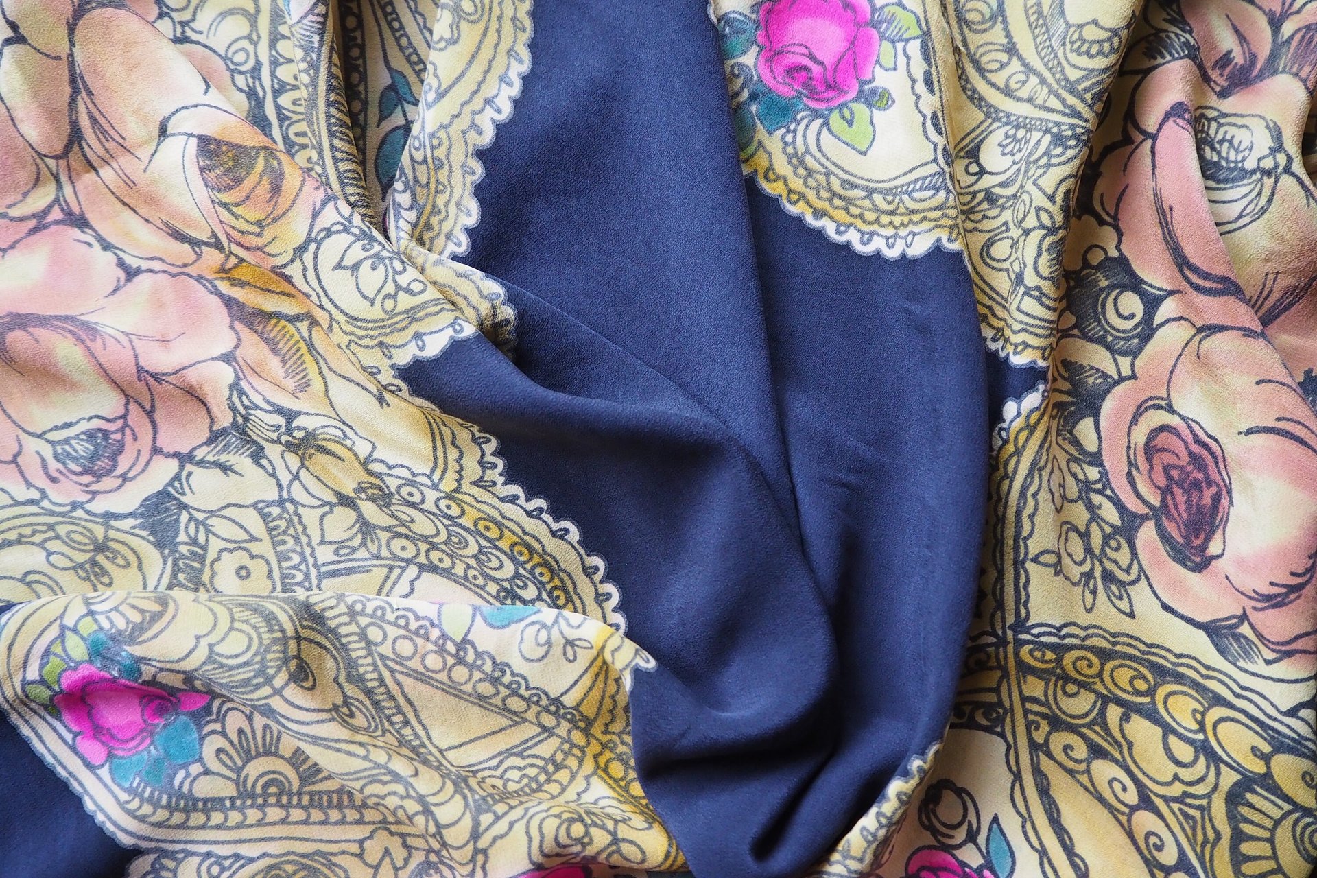 Vintage silk scarf | Silk scarf with roses | Large vintage silk scarf
