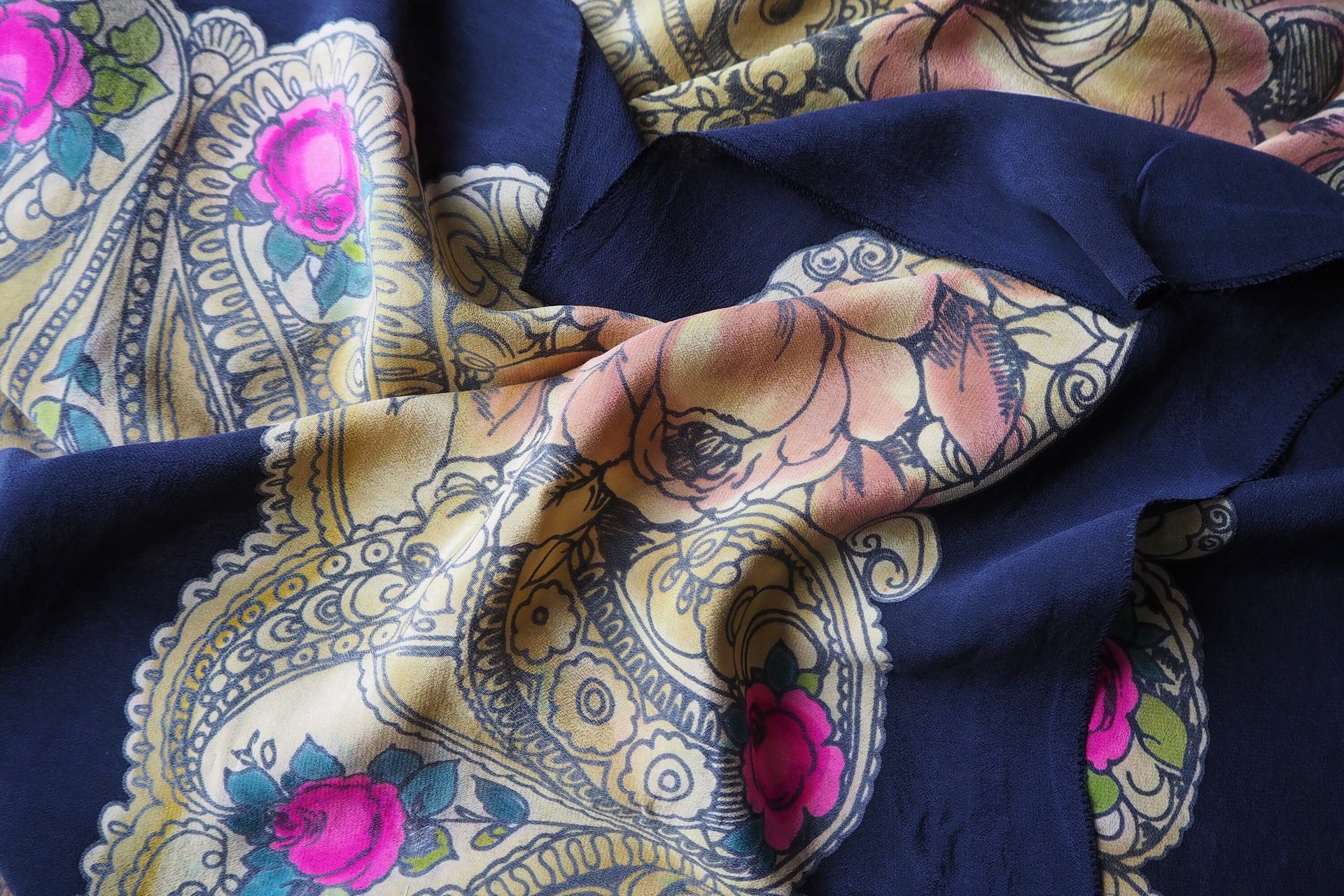 Vintage silk scarf | Silk scarf with roses | Large vintage silk scarf