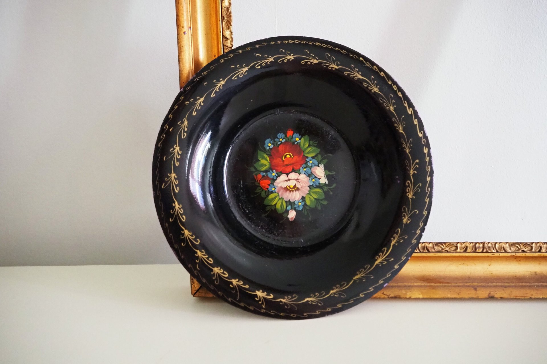 Vintage floral metal plate | Handpainted floral plate | Vintage Russian floral plate | Vintage Zhostovo wall plate