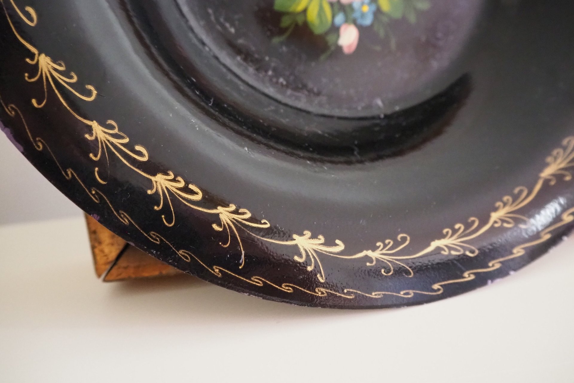 Vintage floral metal plate | Handpainted floral plate | Vintage Russian floral plate | Vintage Zhostovo wall plate