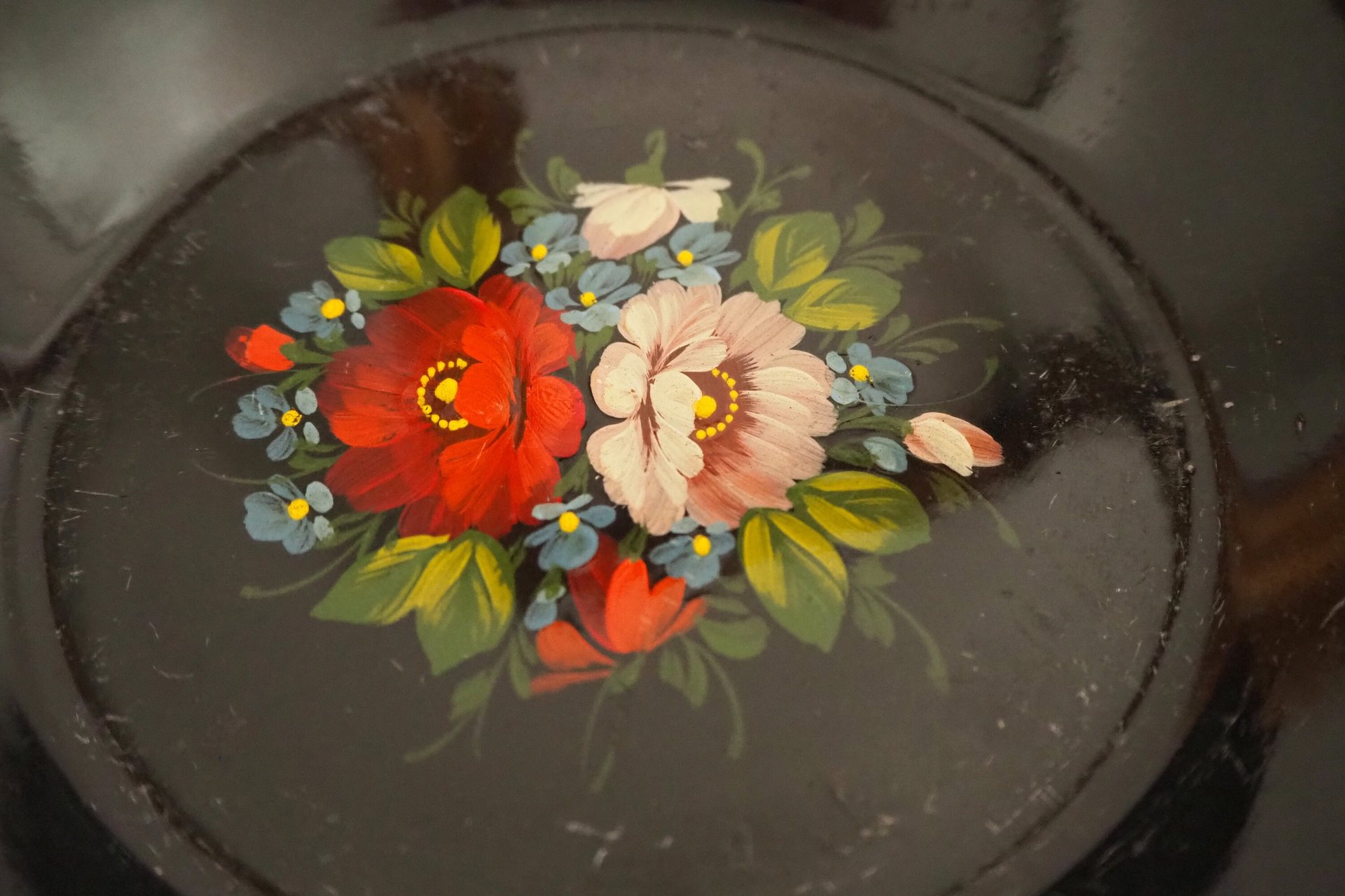 Vintage floral metal plate | Handpainted floral plate | Vintage Russian floral plate | Vintage Zhostovo wall plate