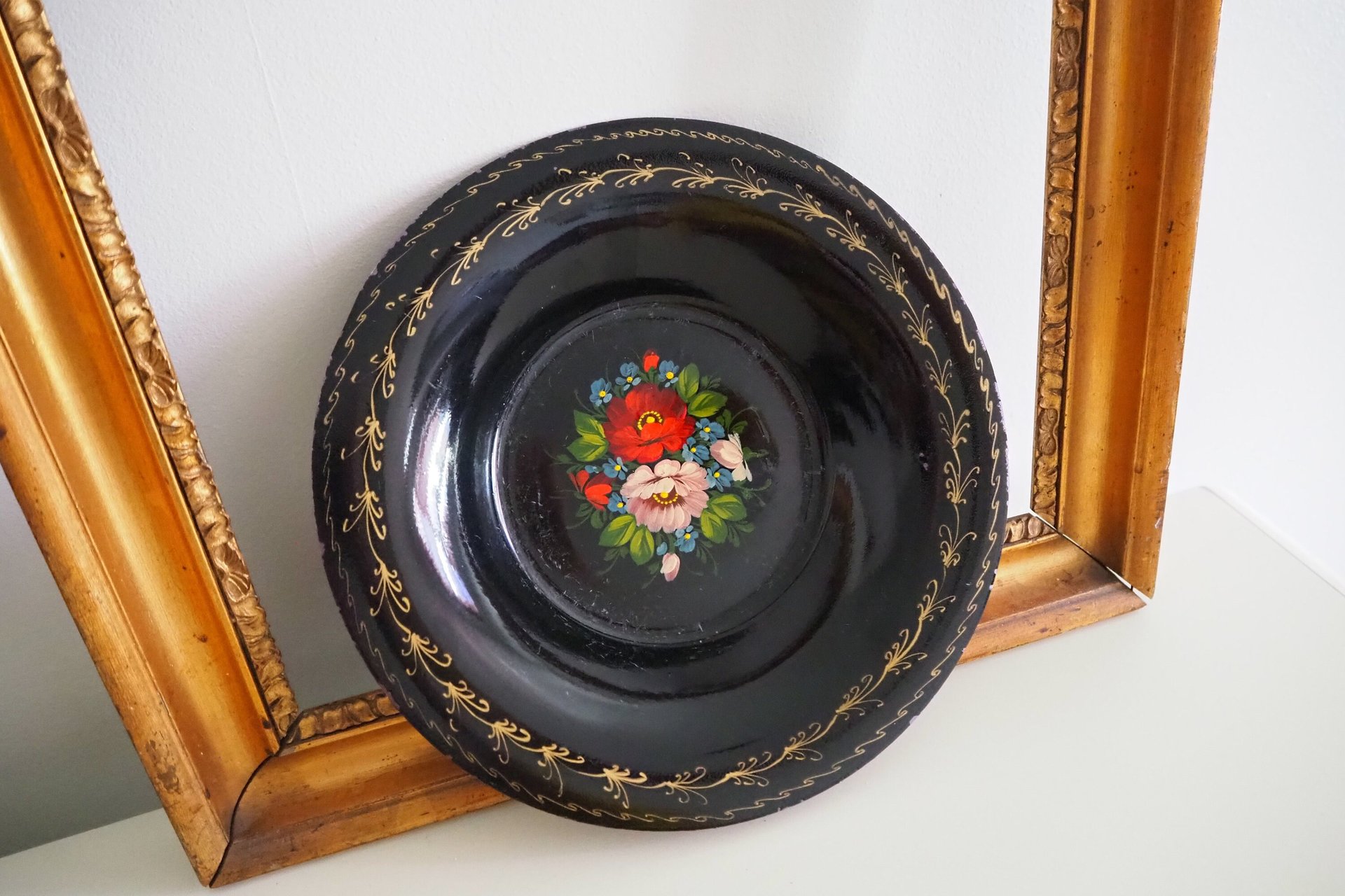 Vintage floral metal plate | Handpainted floral plate | Vintage Russian floral plate | Vintage Zhostovo wall plate