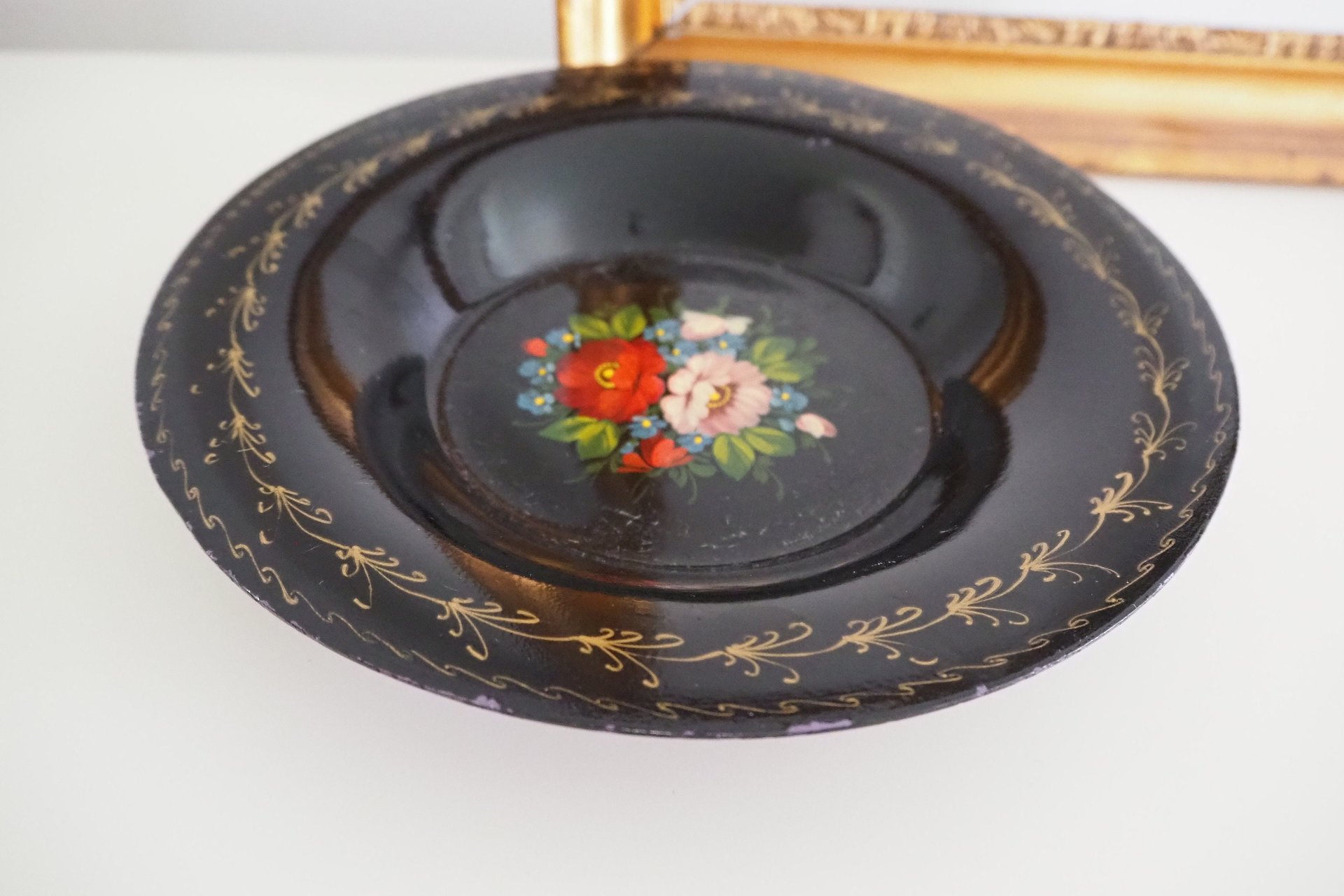Vintage floral metal plate | Handpainted floral plate | Vintage Russian floral plate | Vintage Zhostovo wall plate