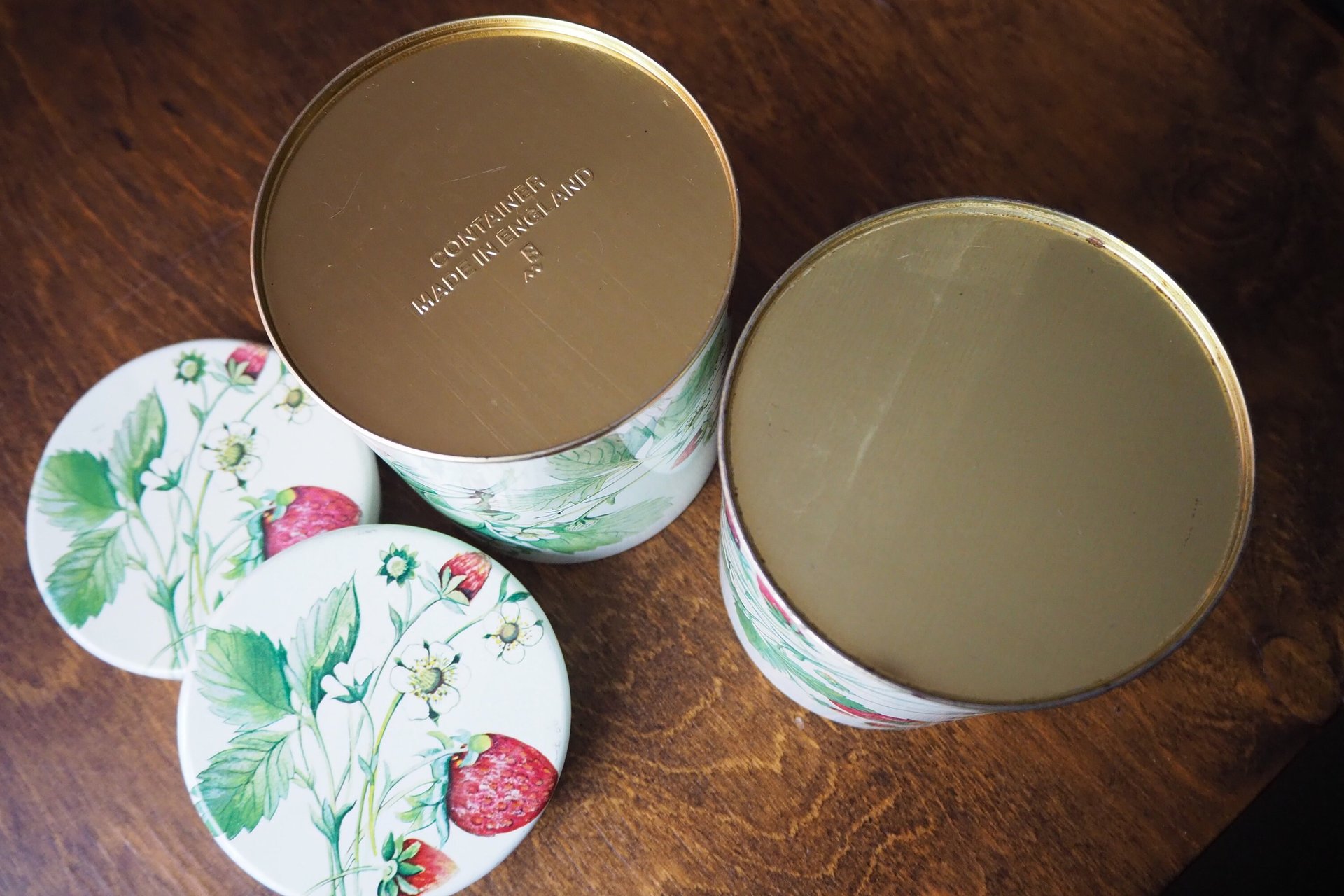 Set of two vintage tin containers | Strawberry tin boxes | Vintage storage box | Round tin containers | Vintage storage tins