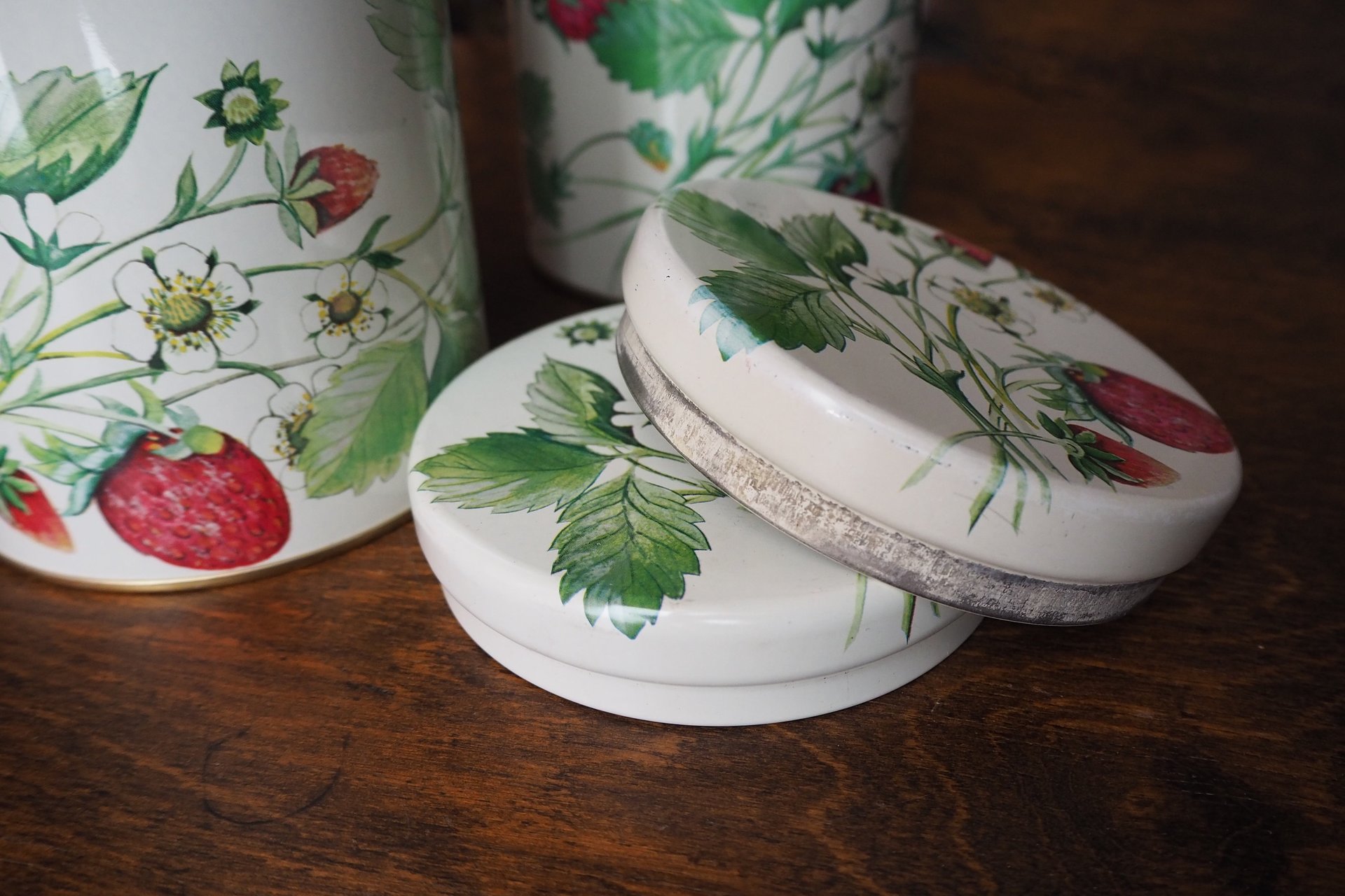 Set of two vintage tin containers | Strawberry tin boxes | Vintage storage box | Round tin containers | Vintage storage tins
