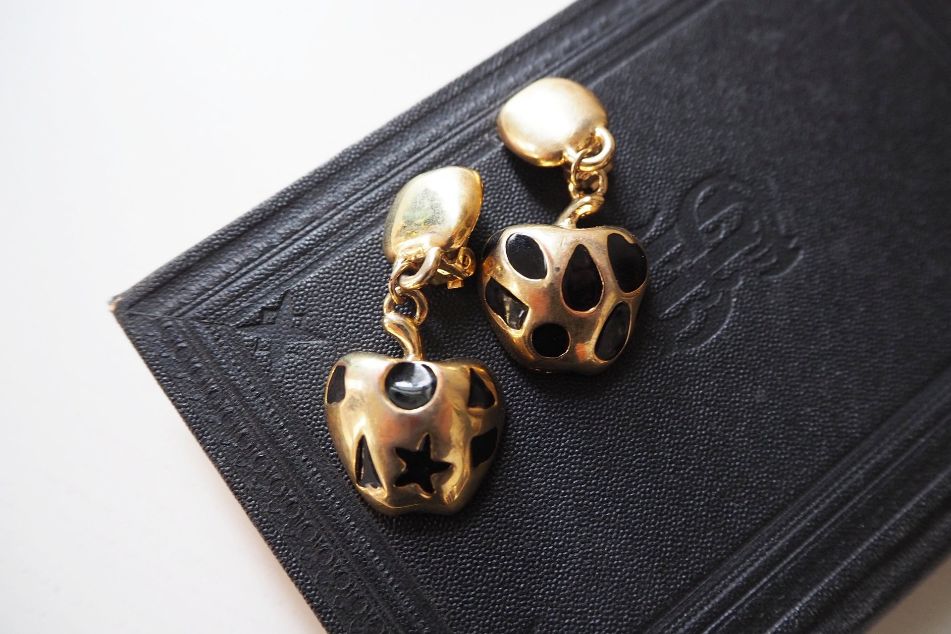 Vintage clip-on earrings | Gold tone clip-on earrings | Vintage gold tone earrings | Clip-on earrings | Chunky clip-on earrings