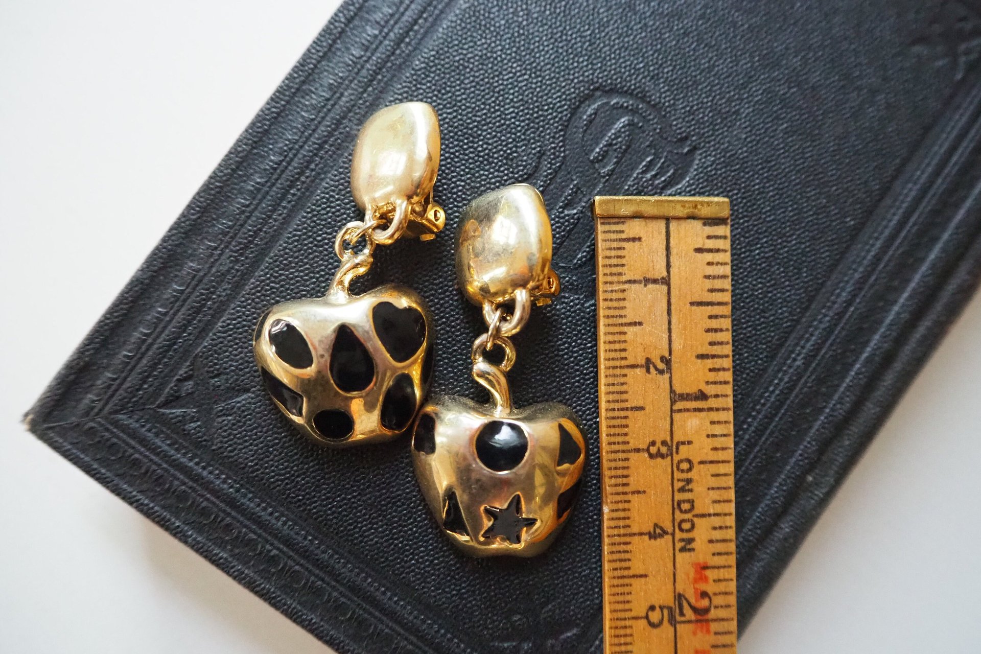 Vintage clip-on earrings | Gold tone clip-on earrings | Vintage gold tone earrings | Clip-on earrings | Chunky clip-on earrings
