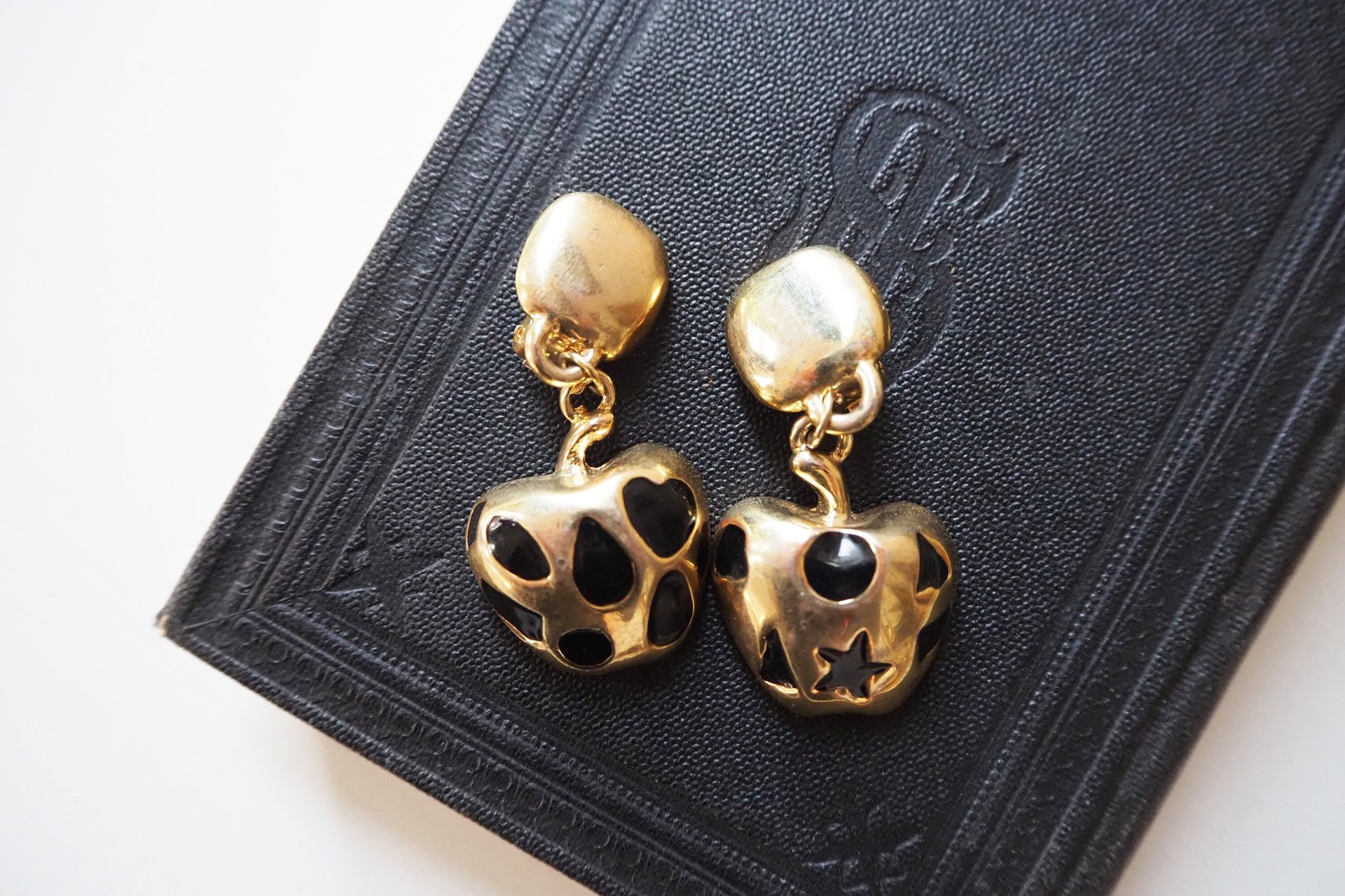 Vintage clip-on earrings | Gold tone clip-on earrings | Vintage gold tone earrings | Clip-on earrings | Chunky clip-on earrings