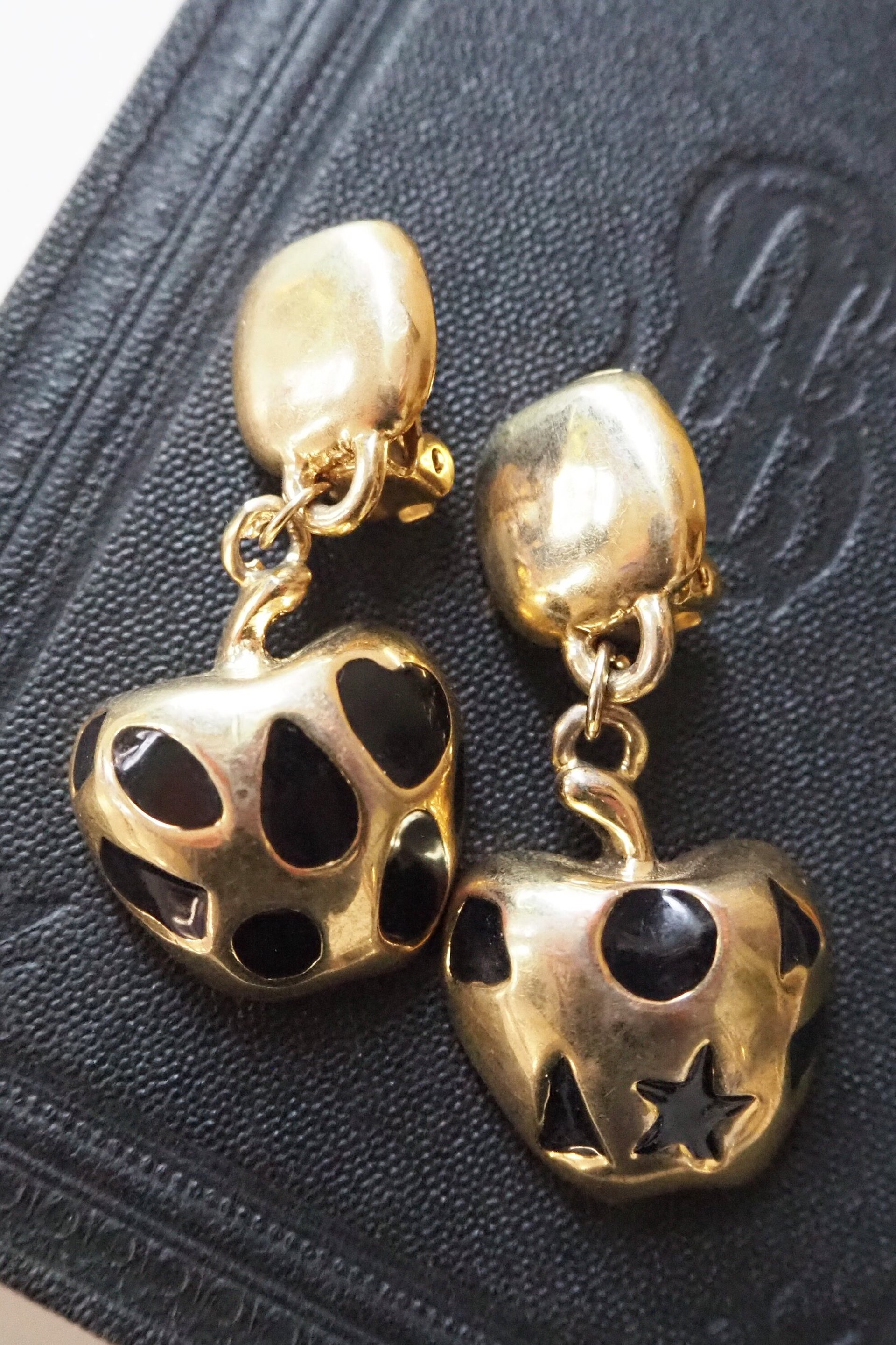 Vintage clip-on earrings | Gold tone clip-on earrings | Vintage gold tone earrings | Clip-on earrings | Chunky clip-on earrings