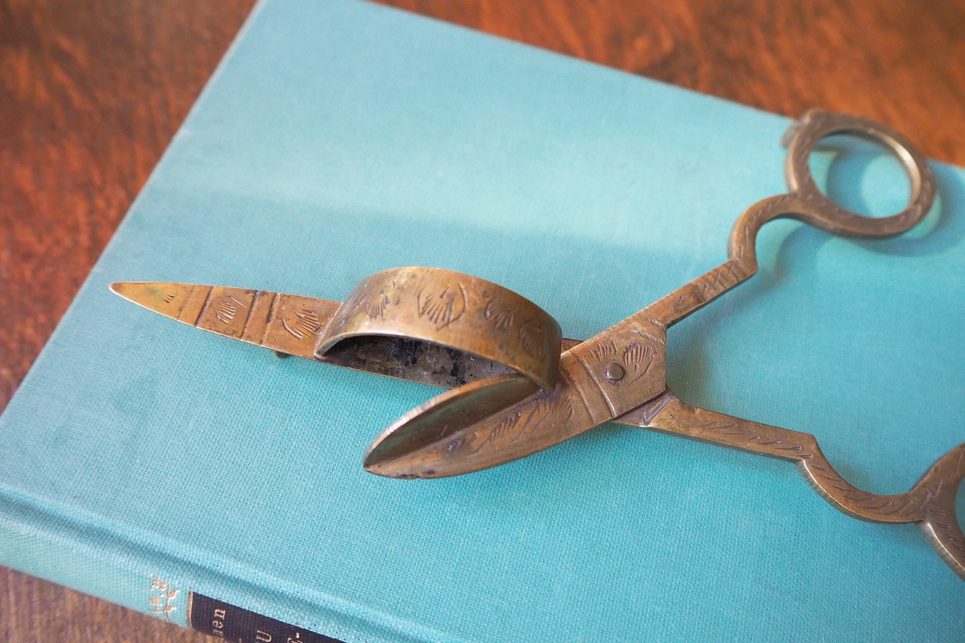 Vintage brass wick cutter | Brass candlewick scissors | Brass candlewick trimmer | Brass wick cutter | Vintage wick cutter