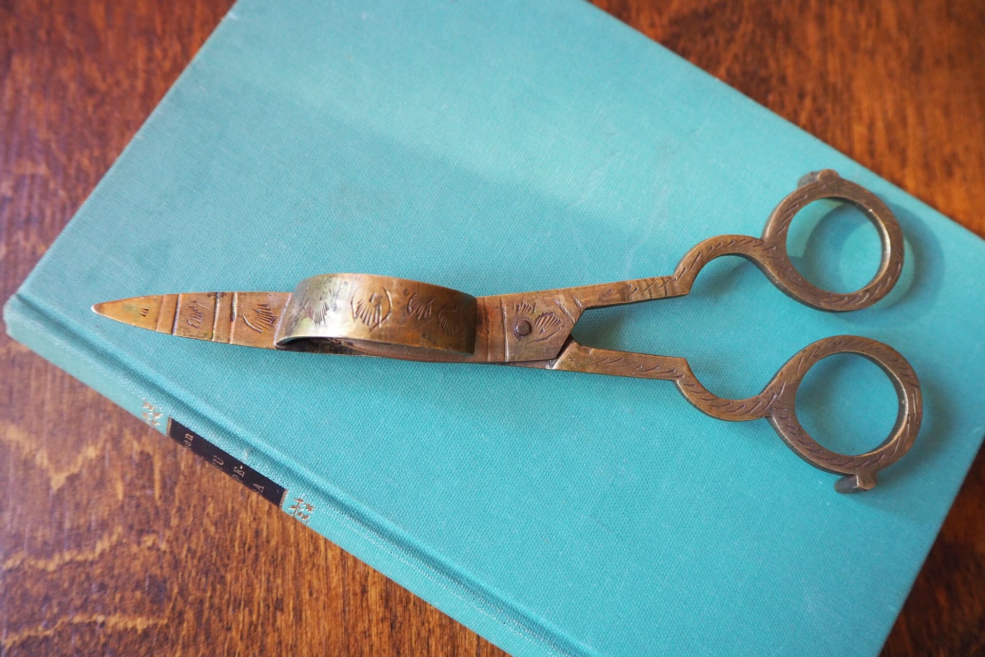 Vintage brass wick cutter | Brass candlewick scissors | Brass candlewick trimmer | Brass wick cutter | Vintage wick cutter