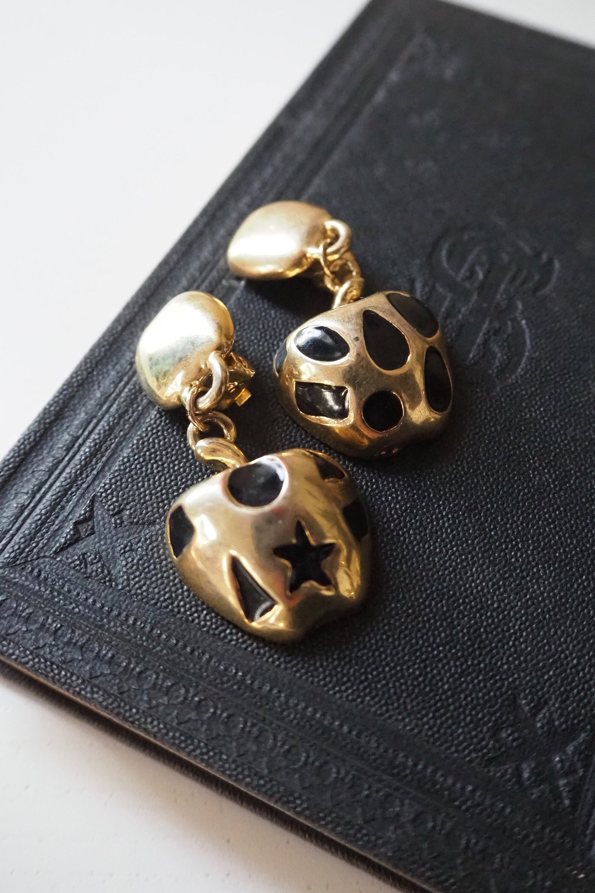 Vintage clip-on earrings | Gold tone clip-on earrings | Vintage gold tone earrings | Clip-on earrings | Chunky clip-on earrings