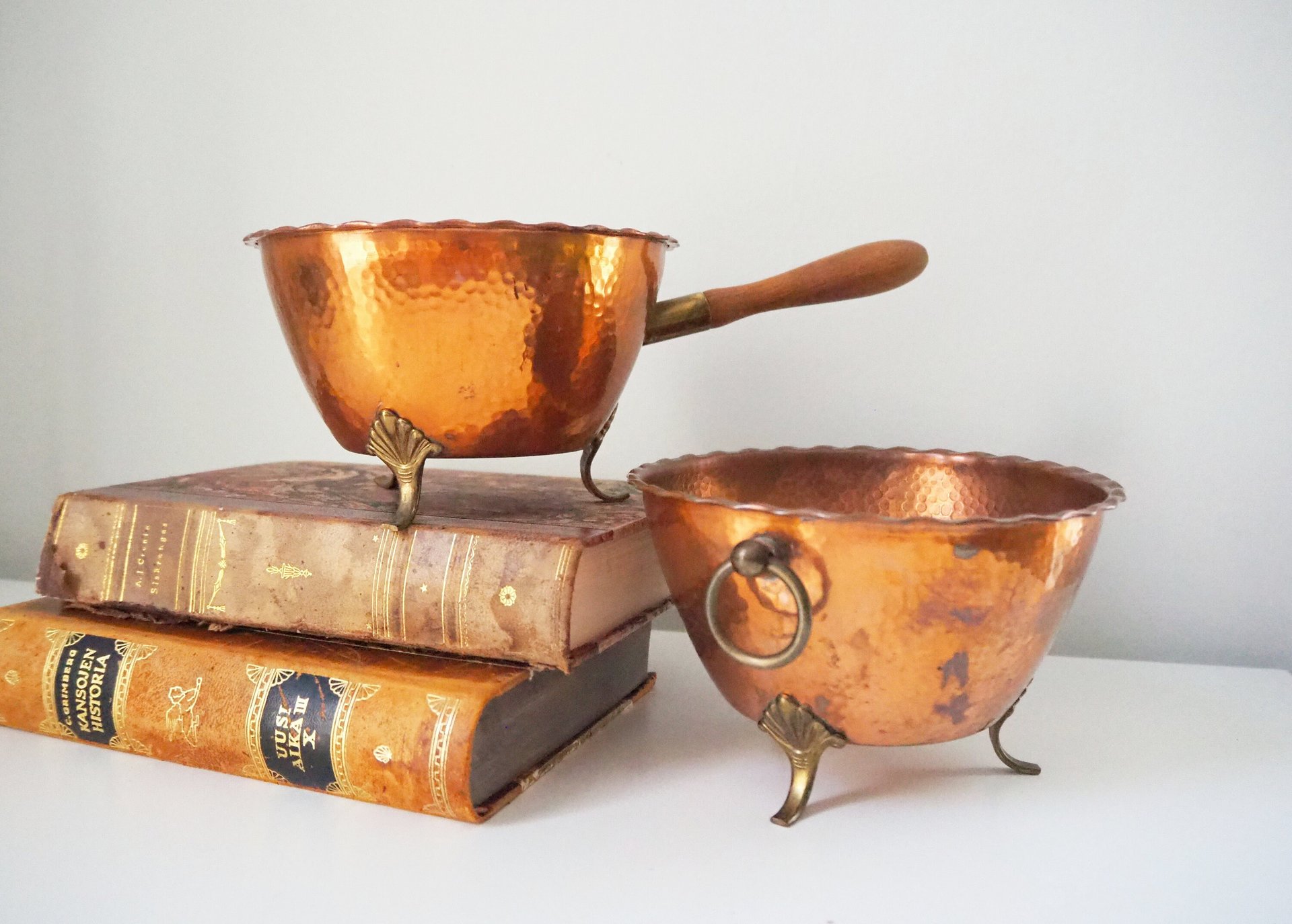 Set of two vintage copper planters | Vintage planters | Footed copper planters | Copper planter with handle | Hammered copper planters
