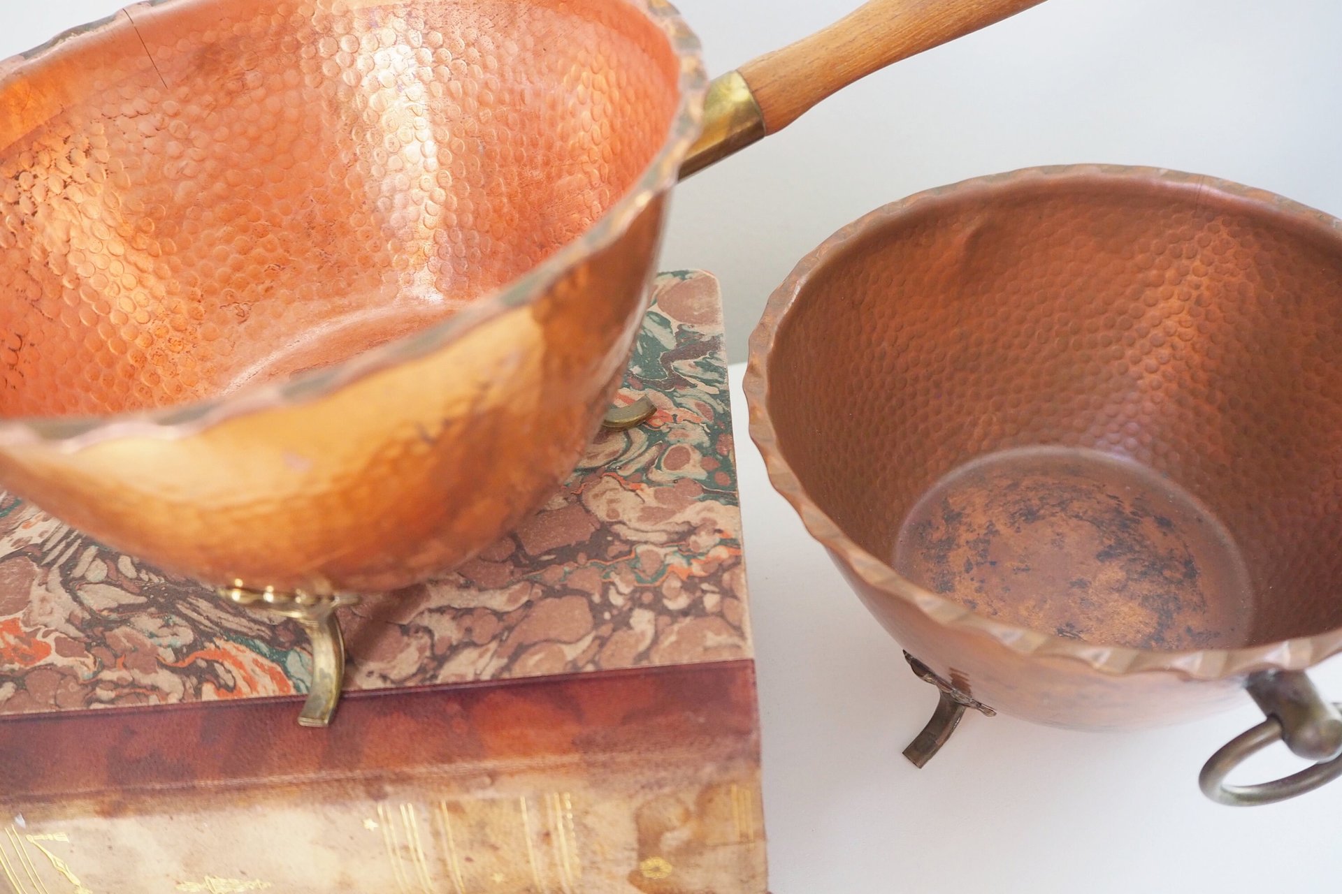 Set of two vintage copper planters | Vintage planters | Footed copper planters | Copper planter with handle | Hammered copper planters