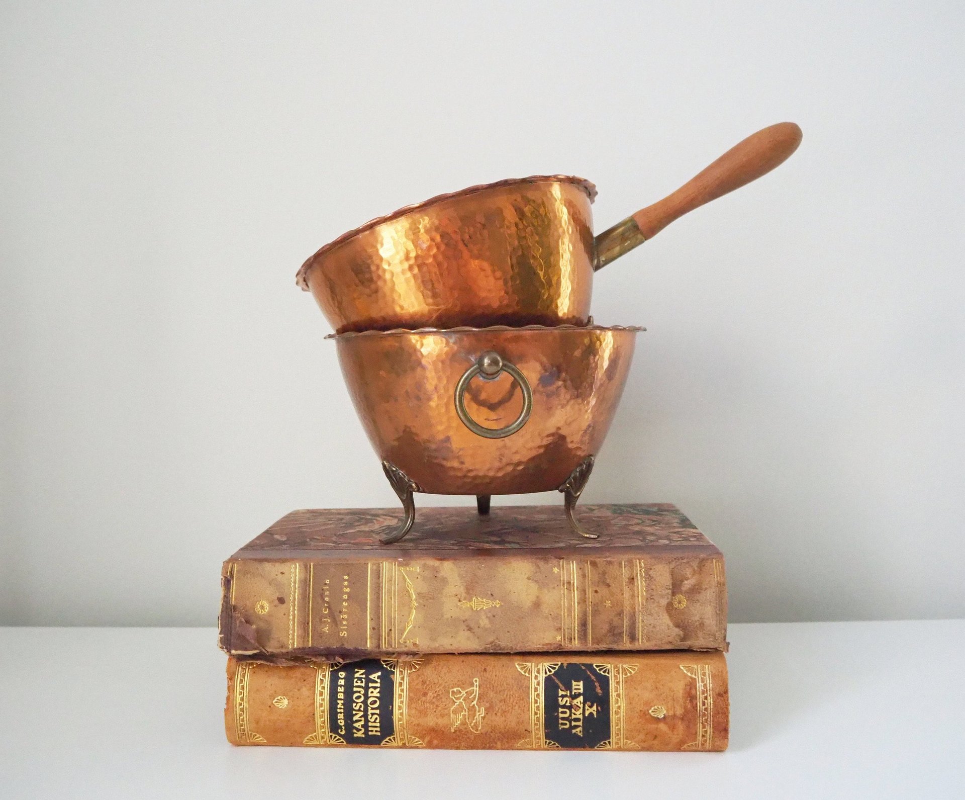 Set of two vintage copper planters | Vintage planters | Footed copper planters | Copper planter with handle | Hammered copper planters