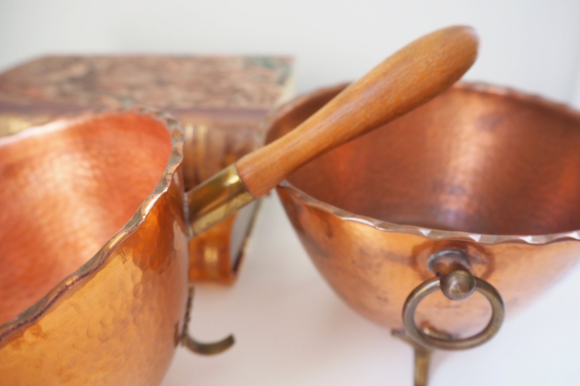 Set of two vintage copper planters | Vintage planters | Footed copper planters | Copper planter with handle | Hammered copper planters