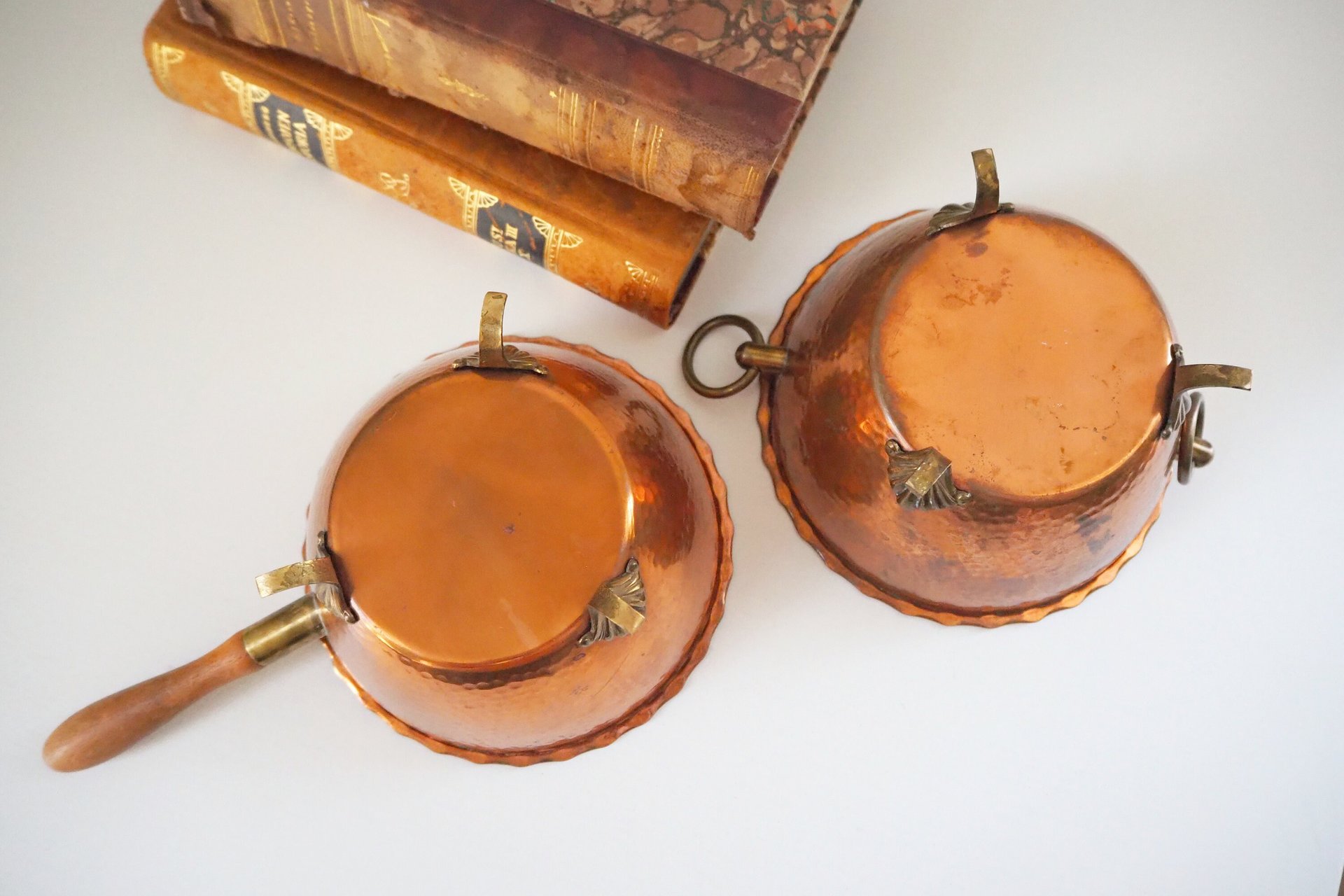 Set of two vintage copper planters | Vintage planters | Footed copper planters | Copper planter with handle | Hammered copper planters