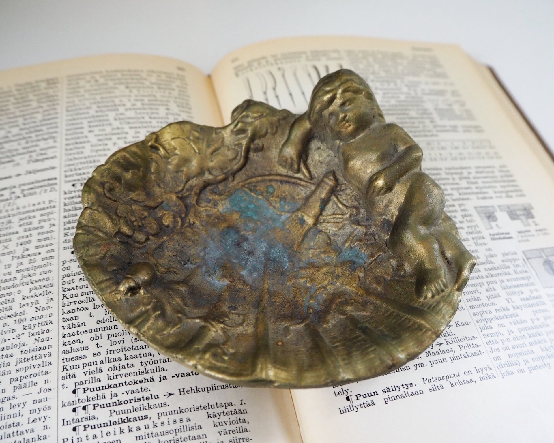 Vintage trinket dish | Vintage brass trinket dish | Vintage soap dish | Vintage angel dish | Vintage jewelry dish