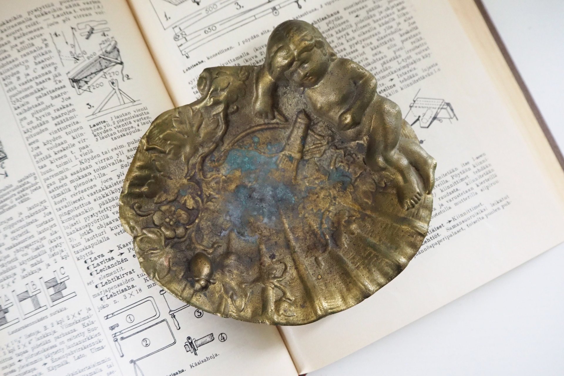Vintage trinket dish | Vintage brass trinket dish | Vintage soap dish | Vintage angel dish | Vintage jewelry dish