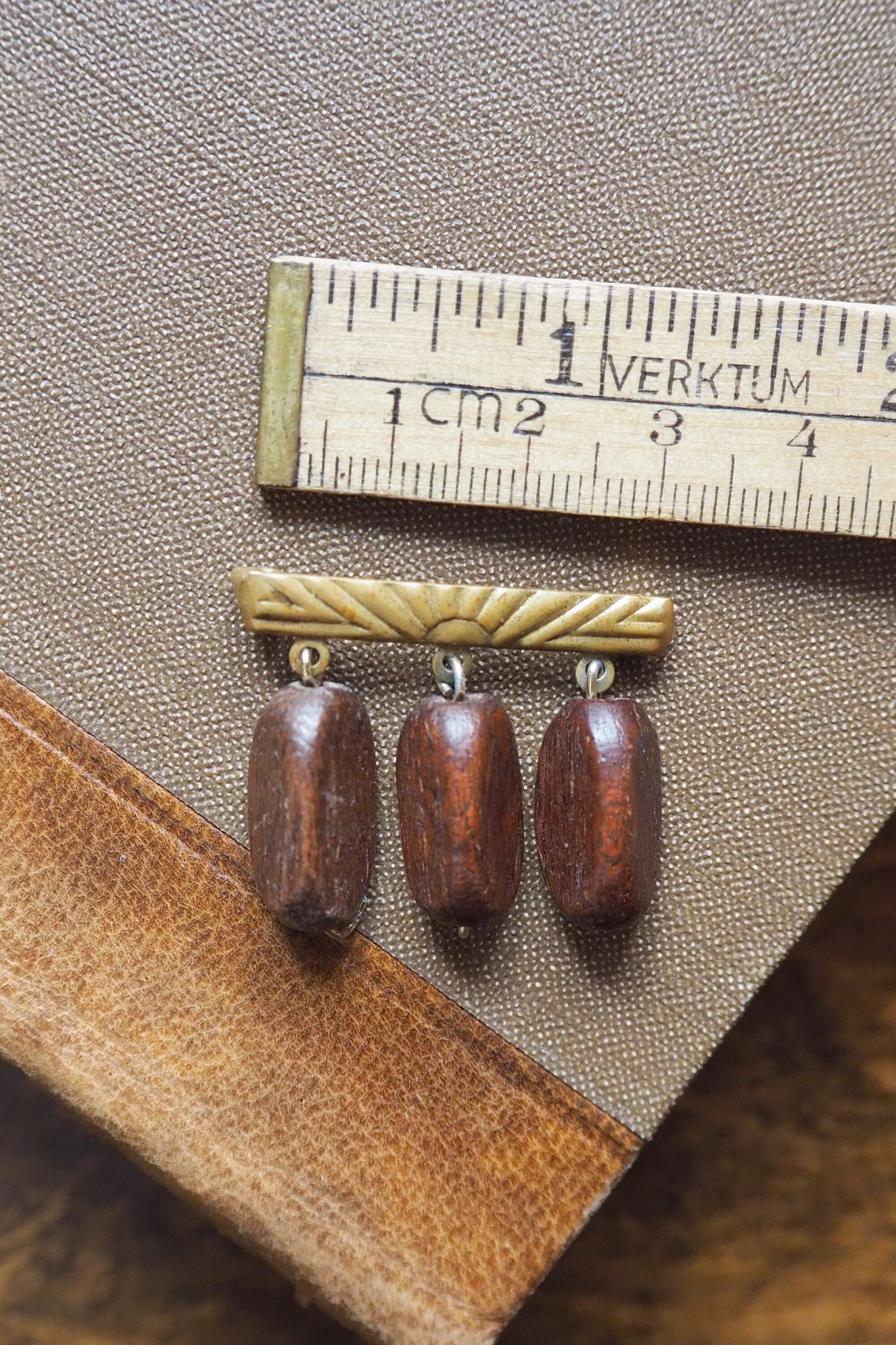 Vintage brooch |  Vintage brass and wood brooch | Wooden brooch | Vintage brass brooch